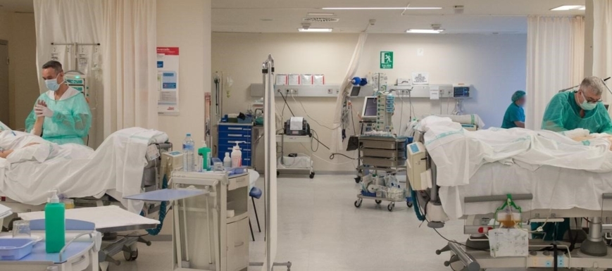 Profesionales sanitarios de hospitales de C-LM trabajan contra el COVID-19