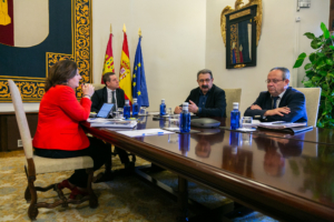 Un momento de la videoconferncia de Page y varios miembros del su Gobierno con los agentes sociales.