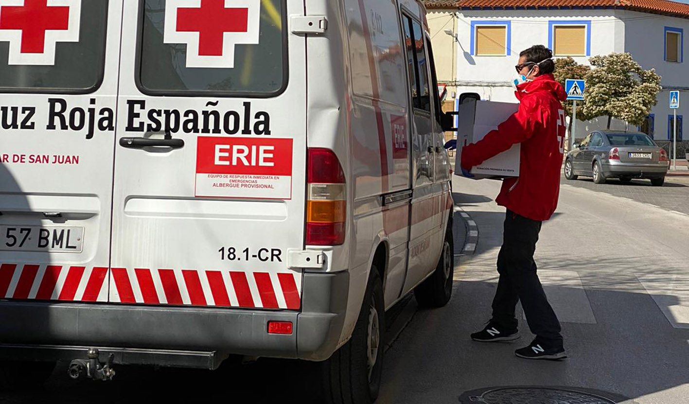 Fue una iniciativa popular, el Ayuntamiento de Alcázar compró la tela y Cruz Roja reparte las mascarillas.