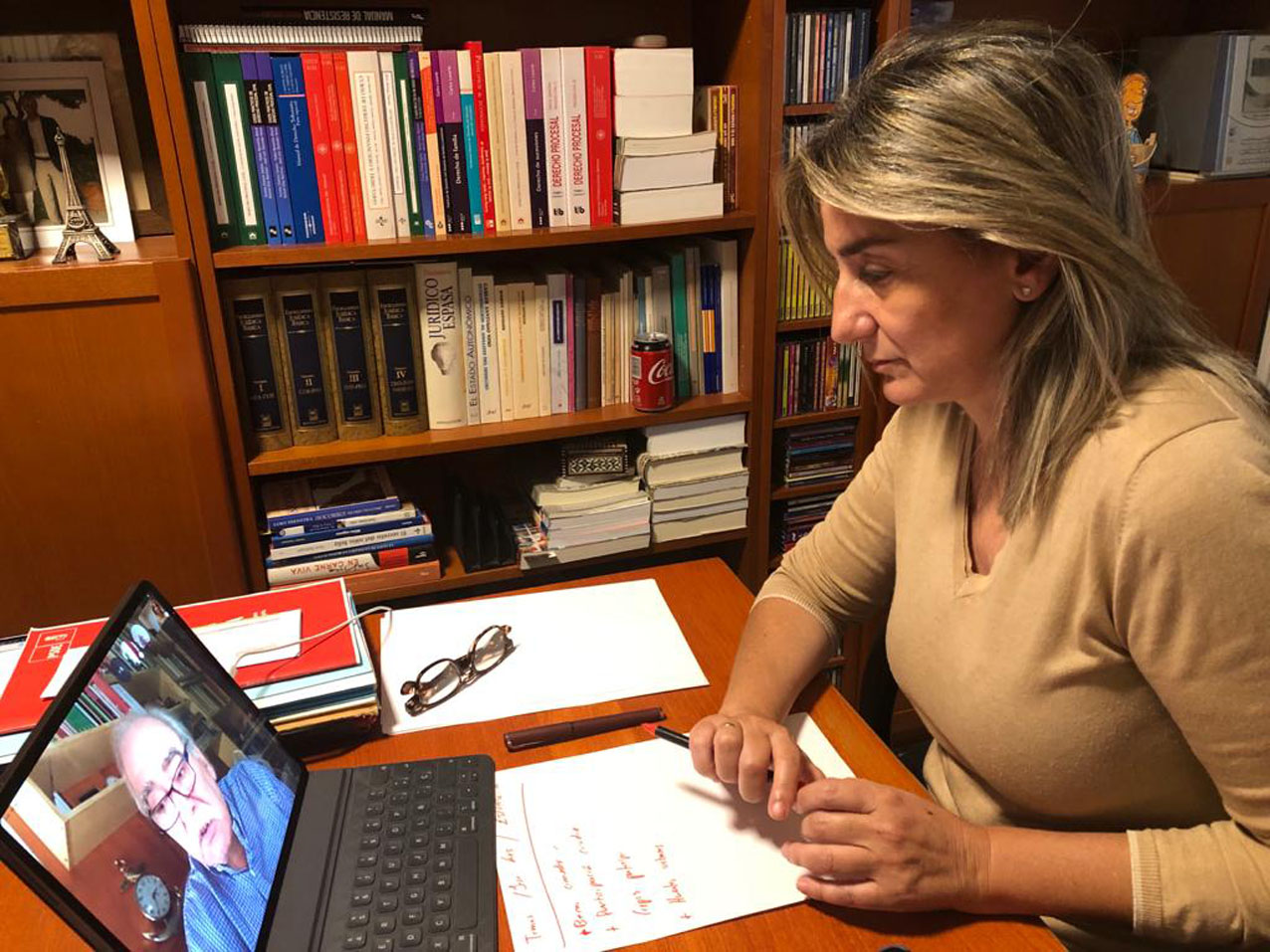 Milagros Tolón, durante su reunión por videoconferencia con la Federación de Asociaciones de Vecinos.