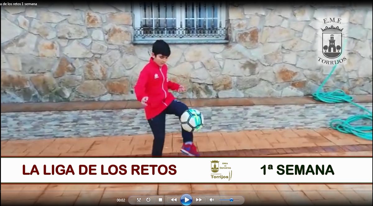 El Ayuntamiento de Torrijos propone retos con el balón a los jóvenes