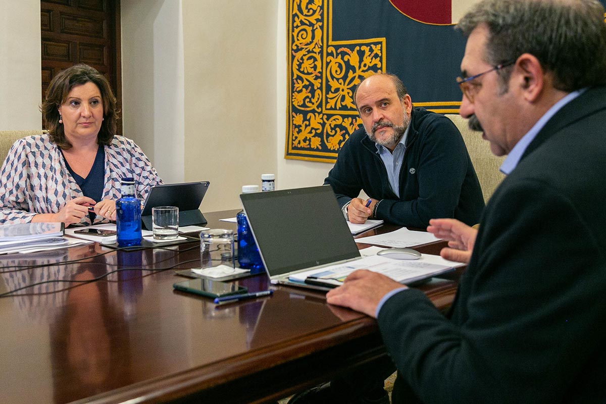 Imagen de la reunión telemática entre Gobierno y agentes sociales en la que se acordó un plan contra los efectos del Covid-19