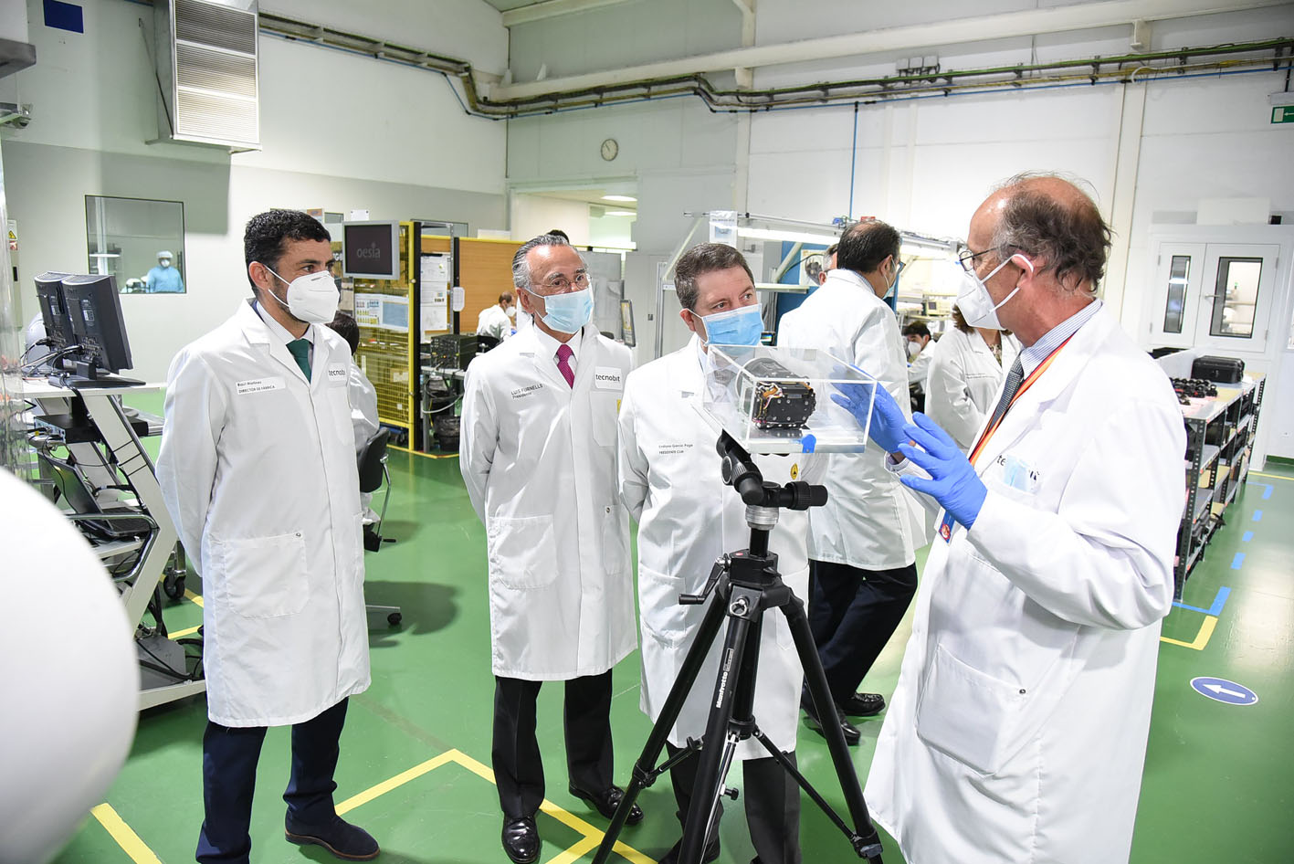 Page, durante su visita a la empresa Tecnobit, en Valdepeñas (Ciudad Real).