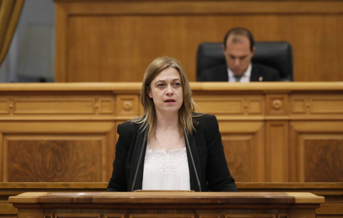 Carmen Picazo durante el Pleno en las Cortes de CLM.