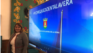 Tita García Élez, alcaldesa, durante la presentación del vídeo del apoyo al consumo local.