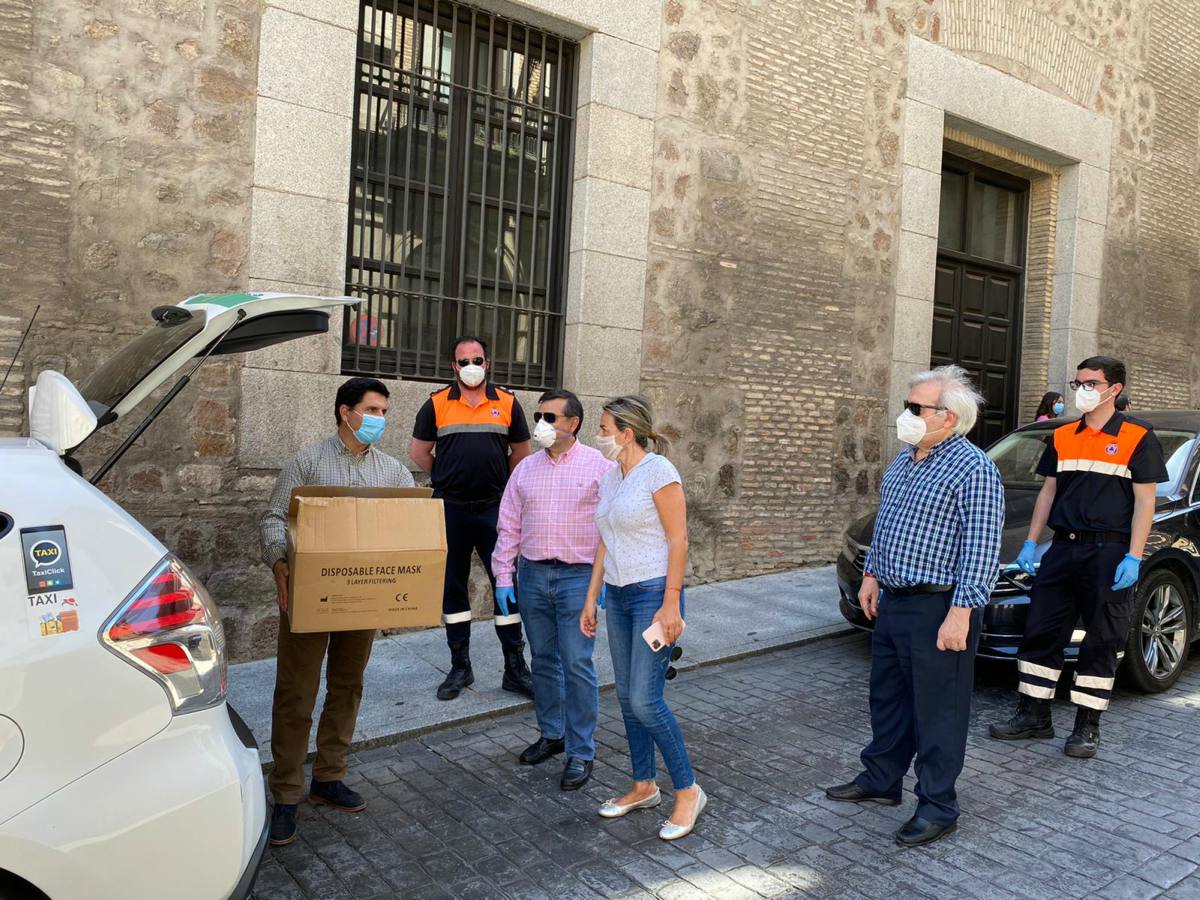 La alcaldesa, Milagros Tolón, ha asistido a la recepción de las mascarillas.