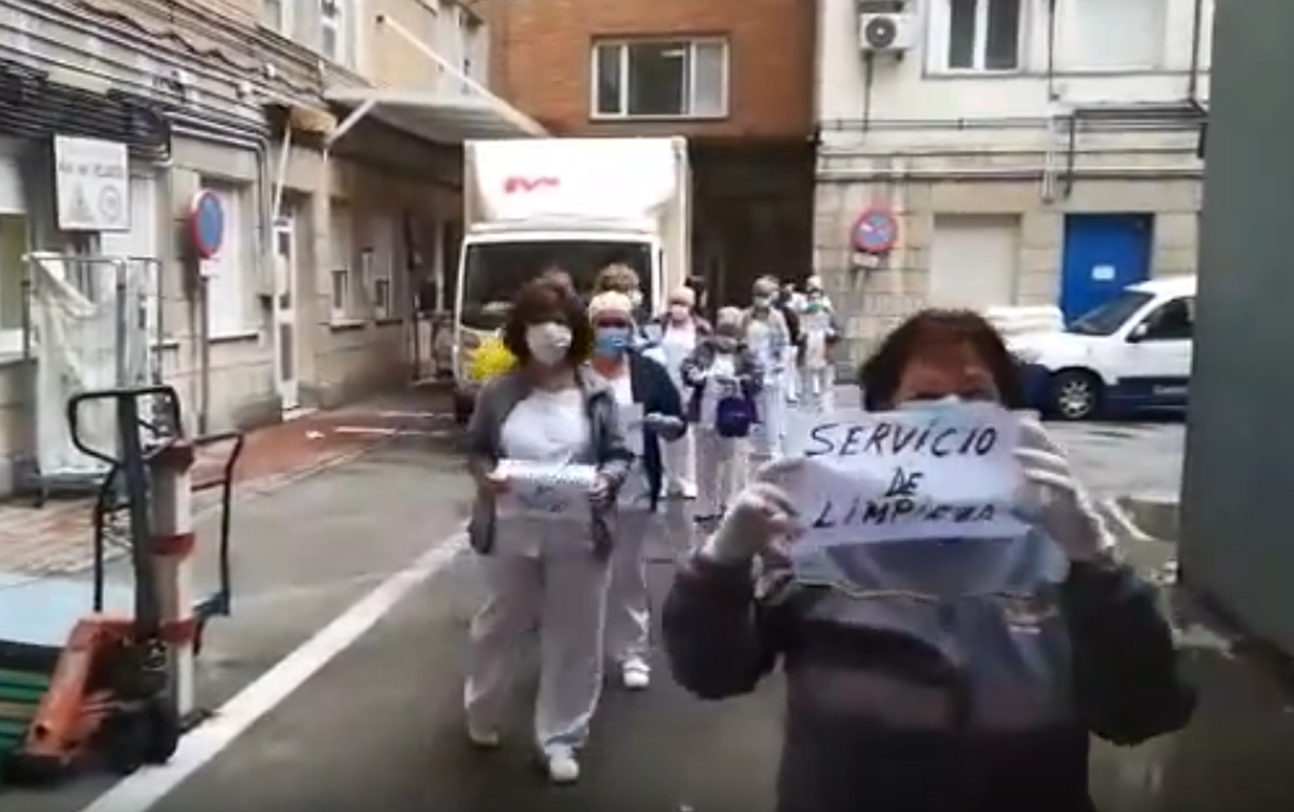 Las trabajadoras de la limpieza del Complejo Hospitalario de Toledo piden que se les hagan test como al resto del personal sanitario, "porque también somos personas de carne y hueso".