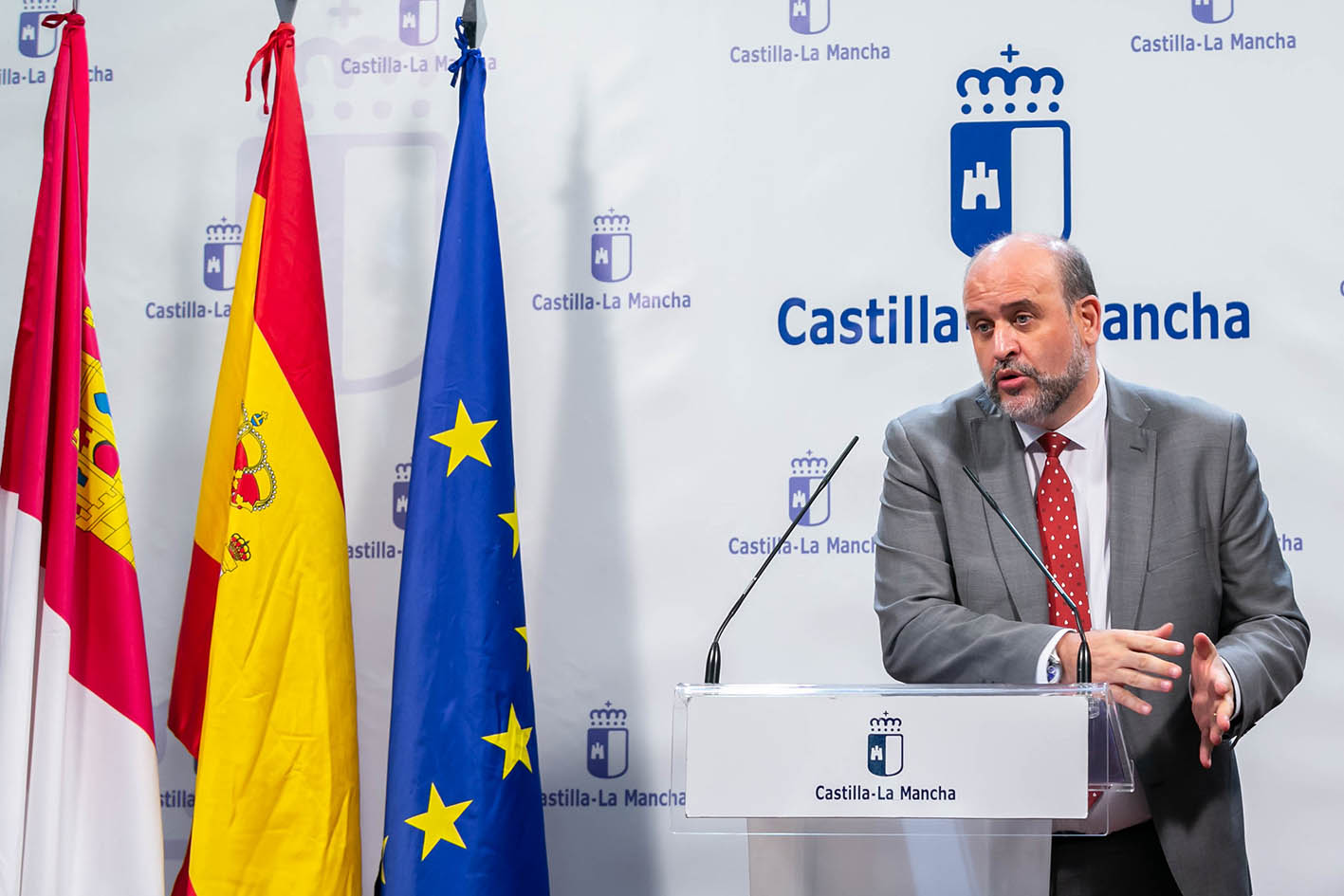 José Luis Martínez Guijarro, vicepresidente de CLM, ha criticado la actitud del rector de la UCLM durante la crisis sanitaria.