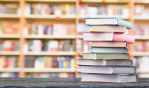 Libros en una biblioteca