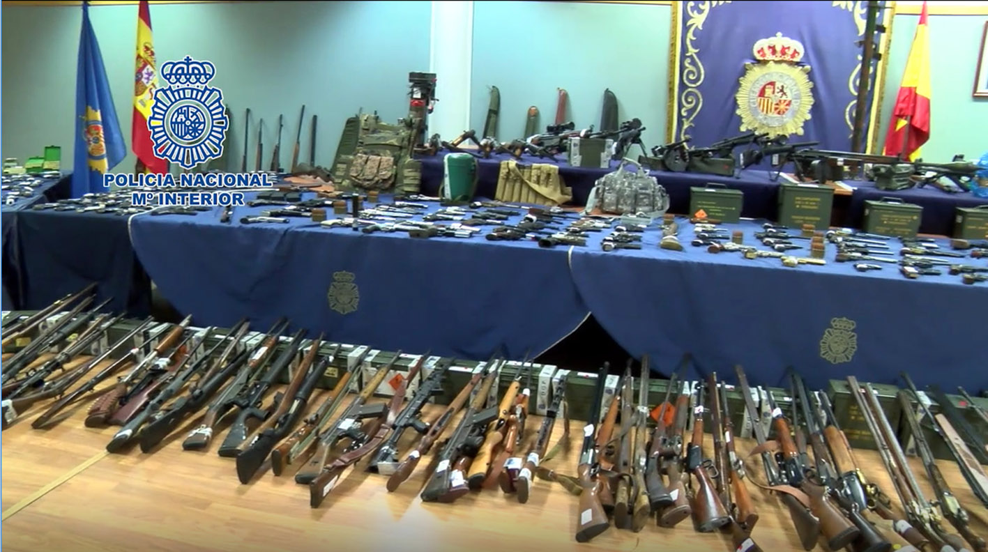 Armas largas, armas cortas, armas de todo tipo… Vaya pedazo de arsenal.