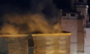 Un momento del derrumbe del tejado de la iglesia de la Asunción, en Valdepeñas.