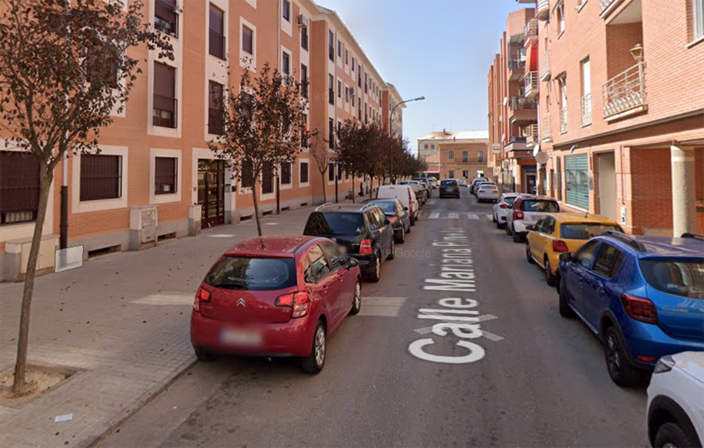 Calle Mariana Pineda, en Ocaña, donde produjeron daños a varios vehículos aparcados.