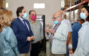 Paco Núñez, durante su visita al Banco de Alimentos de Toledo.