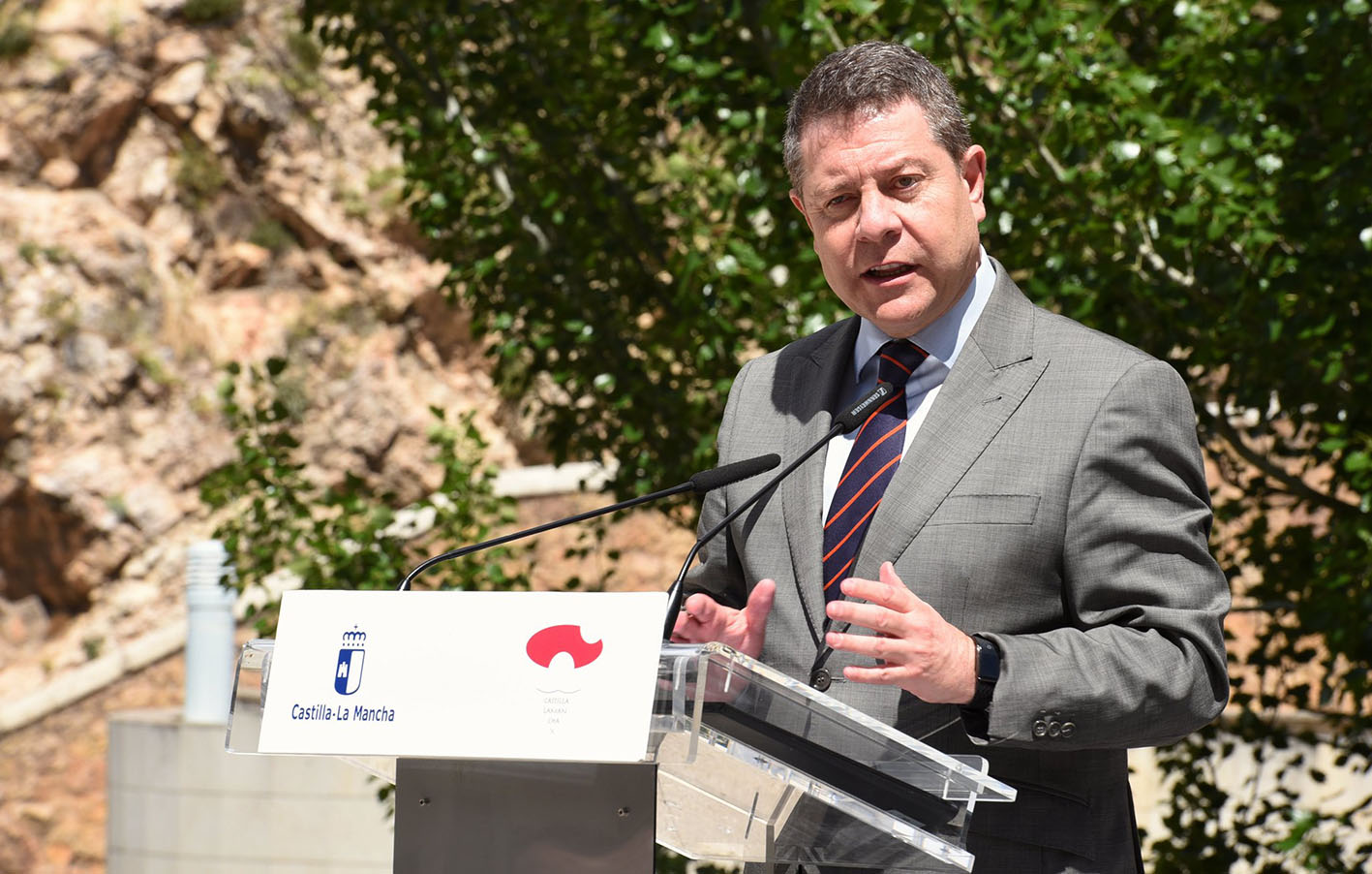 Emiliano García-Page, presidente de Castilla-La Mancha, durante la rueda de prensa en Cuenca.