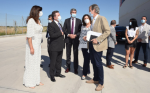 Page, durante su visita a una empresa que se vino de Madrid para instalarse en Yeles (Toledo).