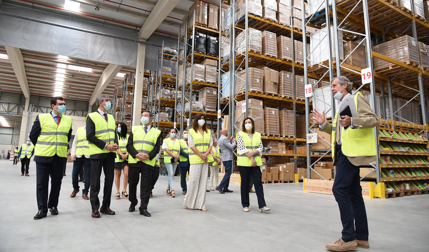 Page, durante su visita a una empresa de Yeles, en la provincia de Toledo.