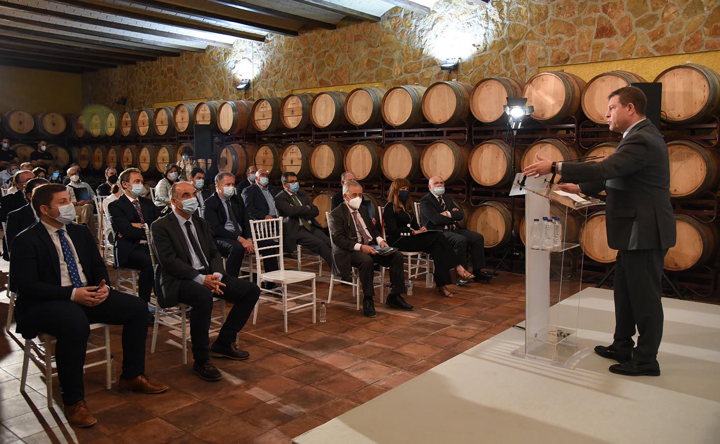 Page, durante su visita a la ampliación del polígono industrial Miguel Jerez, en Villarrobledo (Albacete).