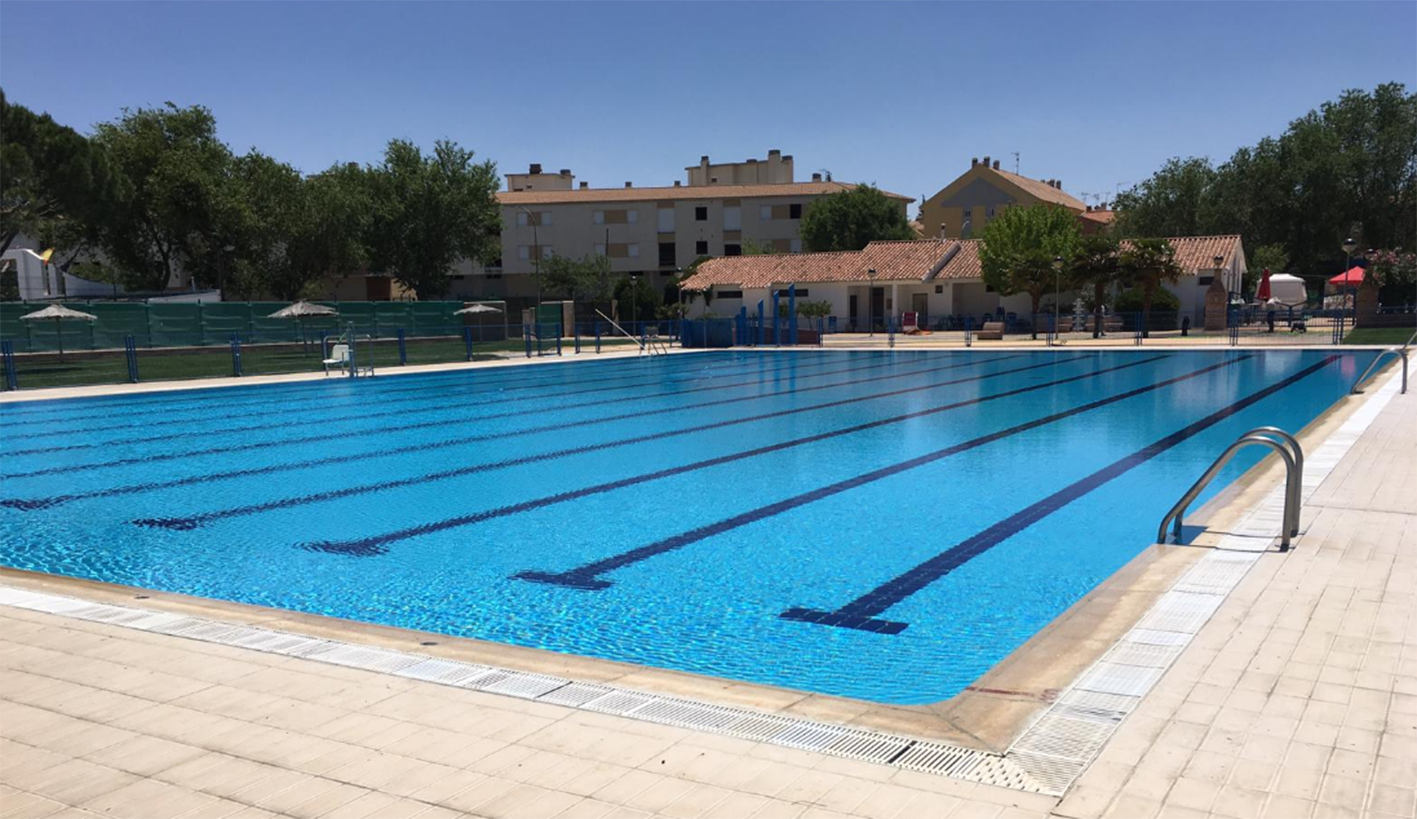 Piscina de Mora, que sí abrirá este verano.