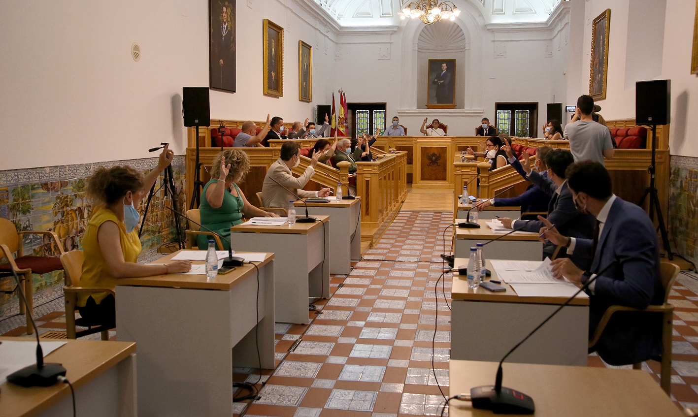 Mascarillas, separación entre concejales… Es la nueva normalidad en los Plenos. El viernes 3 de julio será el Debate sobre el Estado de la Ciudad.