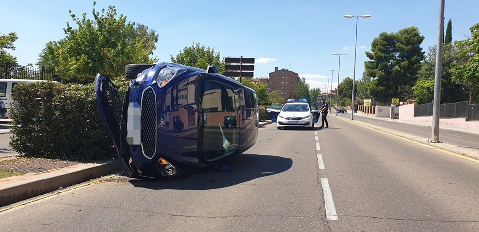 Así quedó el vehículo accidentado en la avenida de Europa.