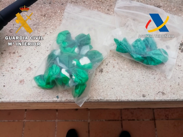 Parte de la droga incautada por la Guardia Civil.