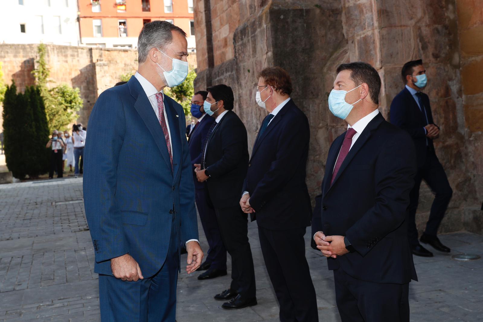 Page, en el monasterio de Yuso, en La Rioja, junto al rey Felipe VI durante la Conferencia de Presidentes.