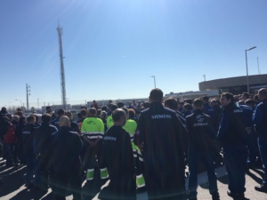 Imagen de la concentración contra despidos el 21 de febrero en Illescas.