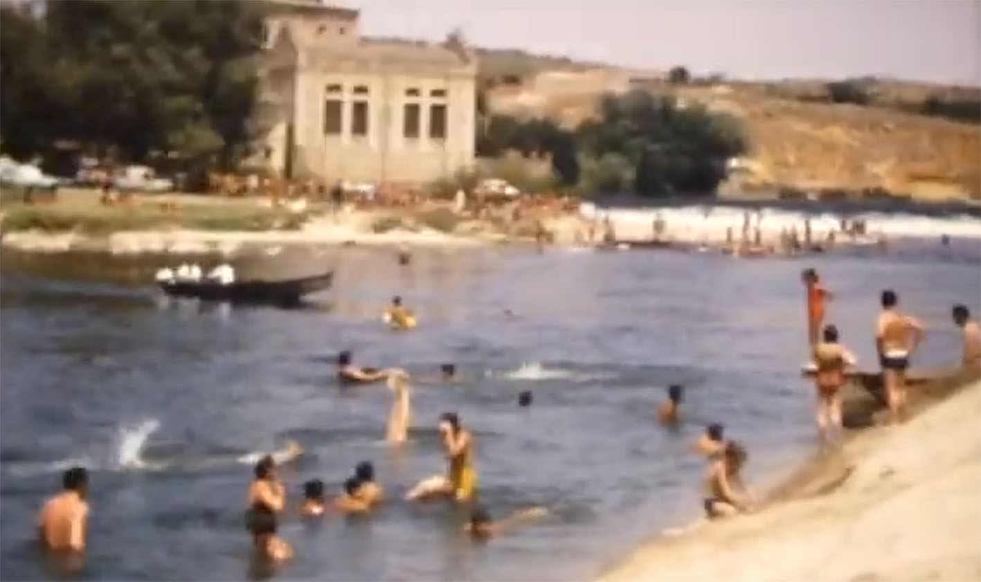 El baño en Toledo, cuando el río pasaba limpio… Era 1970.