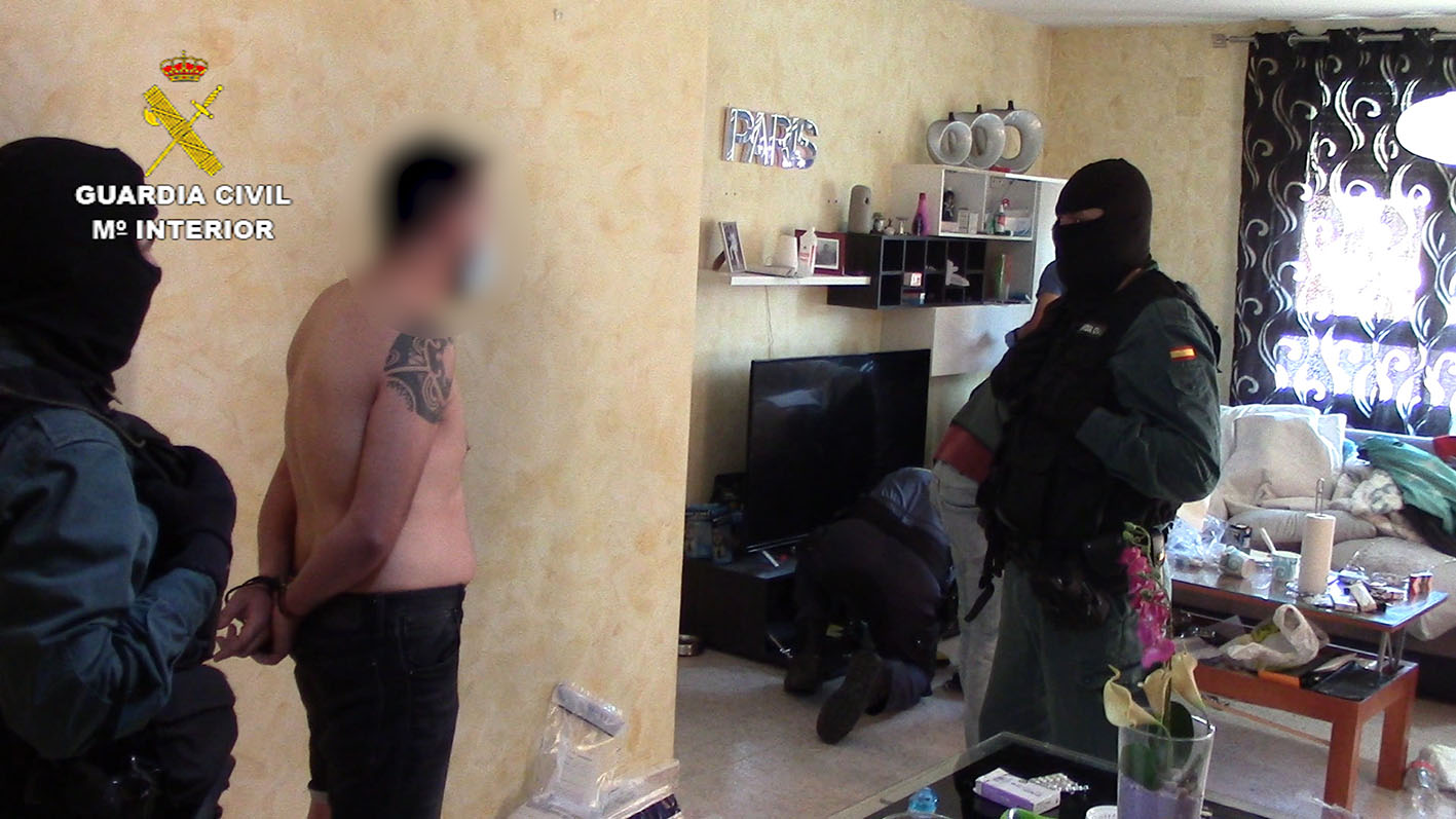 Uno de los 11 detenidos en las diferentes operaciones antidroga realizadas por la Guardia Civil.