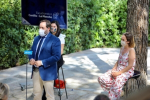 En primer plano, el presidente del PP de Castilla-La Mancha, Paco Núñez.