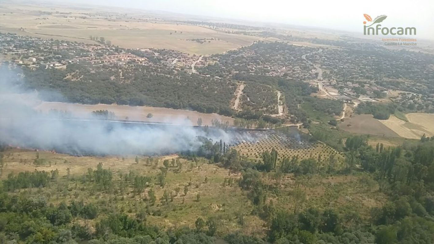 El incendio forestal en El Casar de Escalona ha comenzado sobre las tres y media de la tarde.