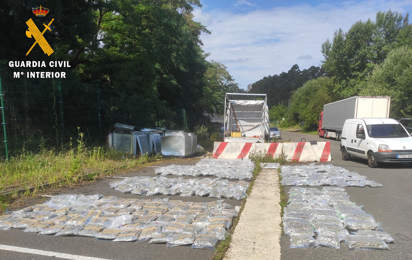 Los 263 kilos de marihuana se interceptaron en Irún. Droga que había sido preparada en una nave de Borox (Toledo).