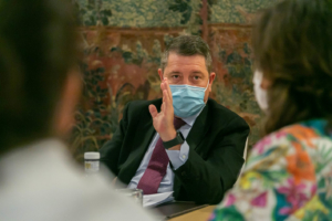 Page ha contestado a Núñez y le ha dicho que, si quiere colaborar, que lo haga entrando en el Pacto por la Recuperación de CLM.