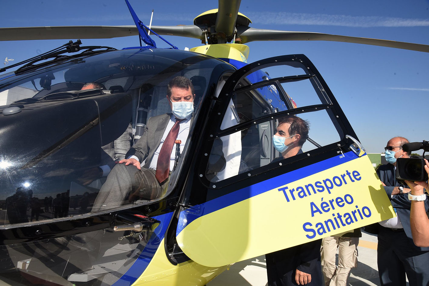 Page, en el interior de un helicóptero sanitario en Tarancón (Cuenca).