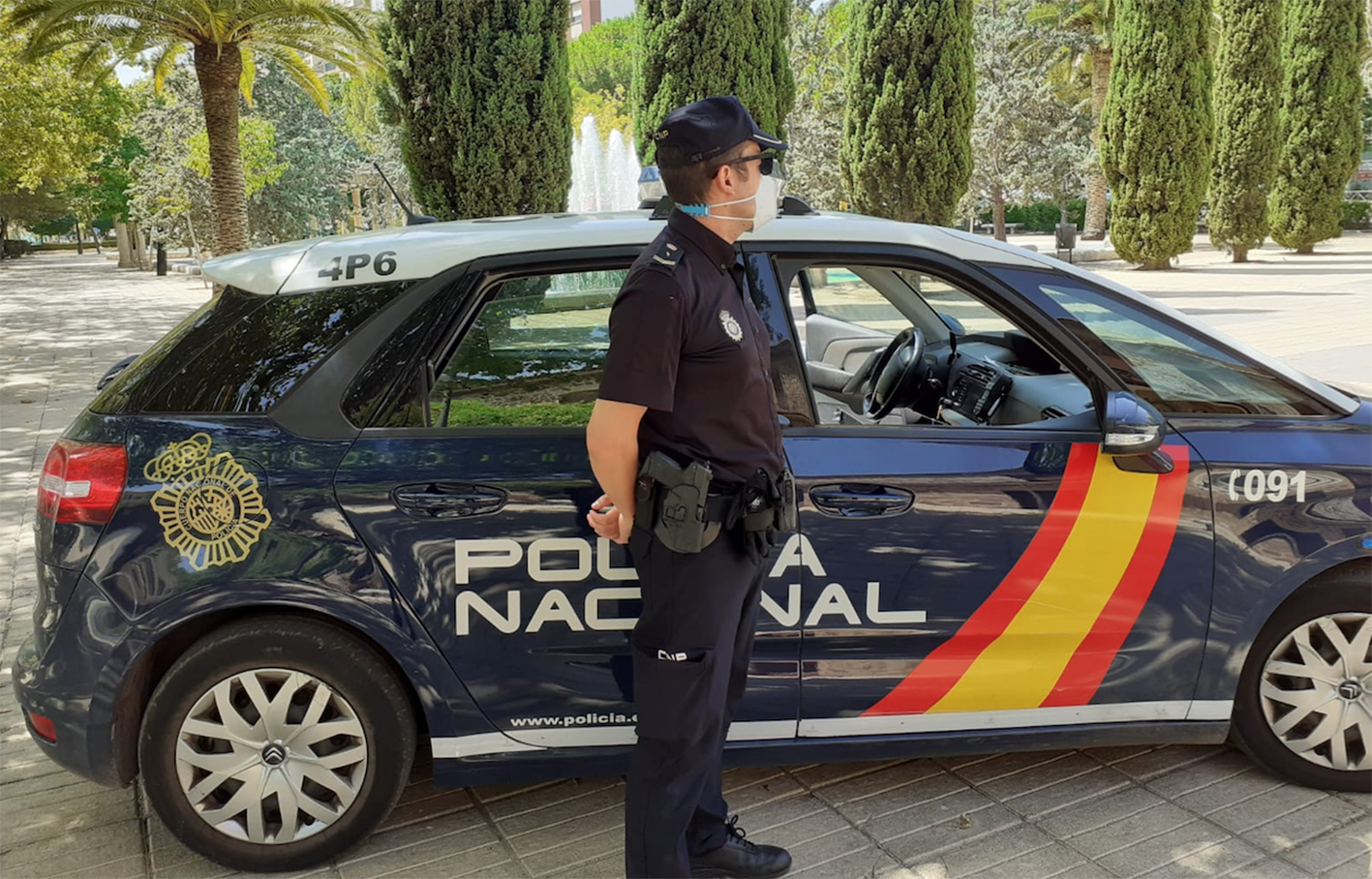 Vehículo policía nacional, coche
