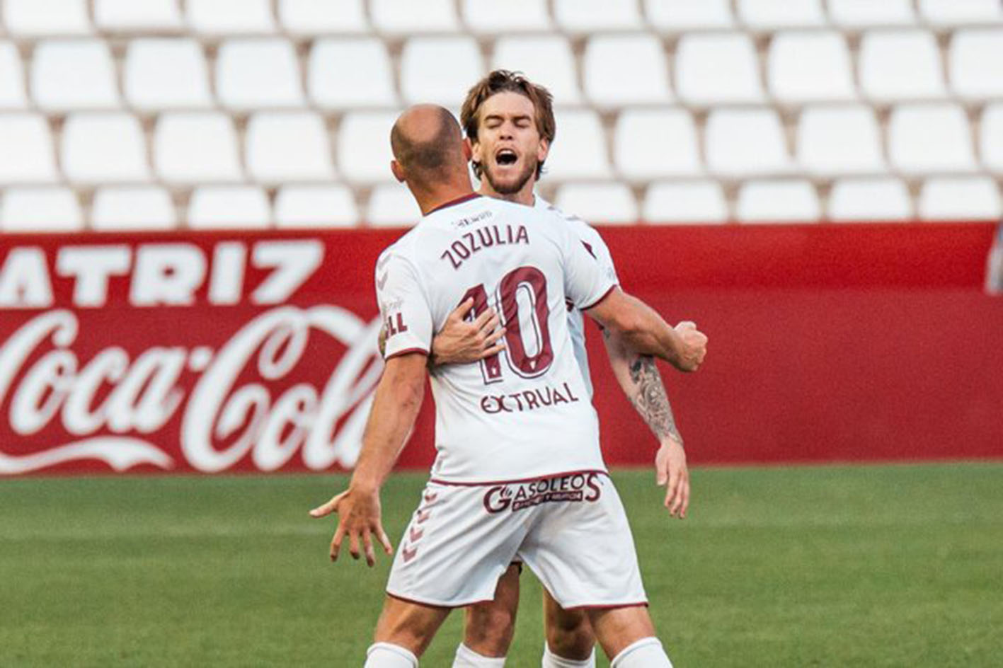 El gol de Zozulia mantiene al Albacete fuera del descenso.