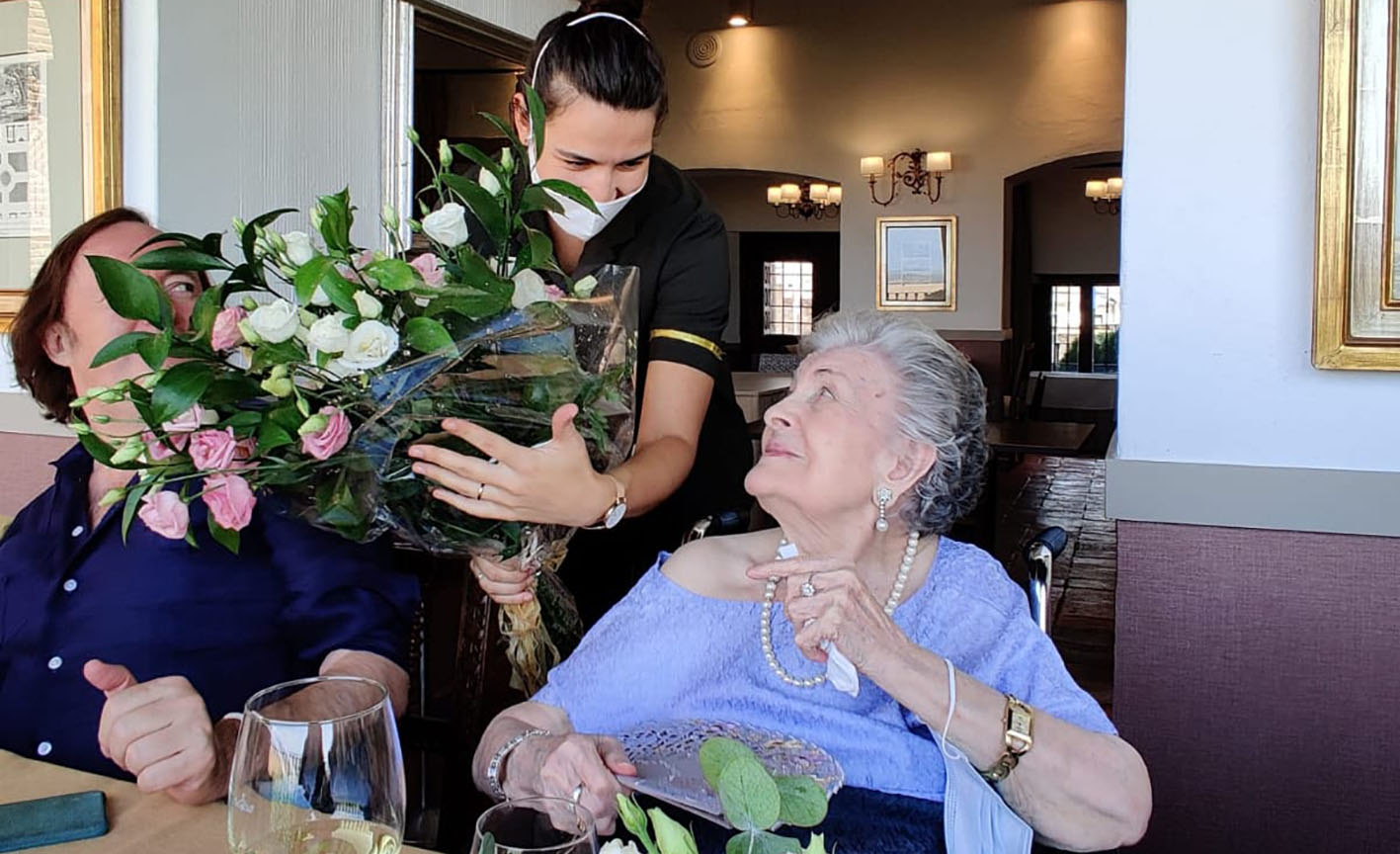 La reconocida bordadora Pepita Alía celebra su 90 cumpleaños.