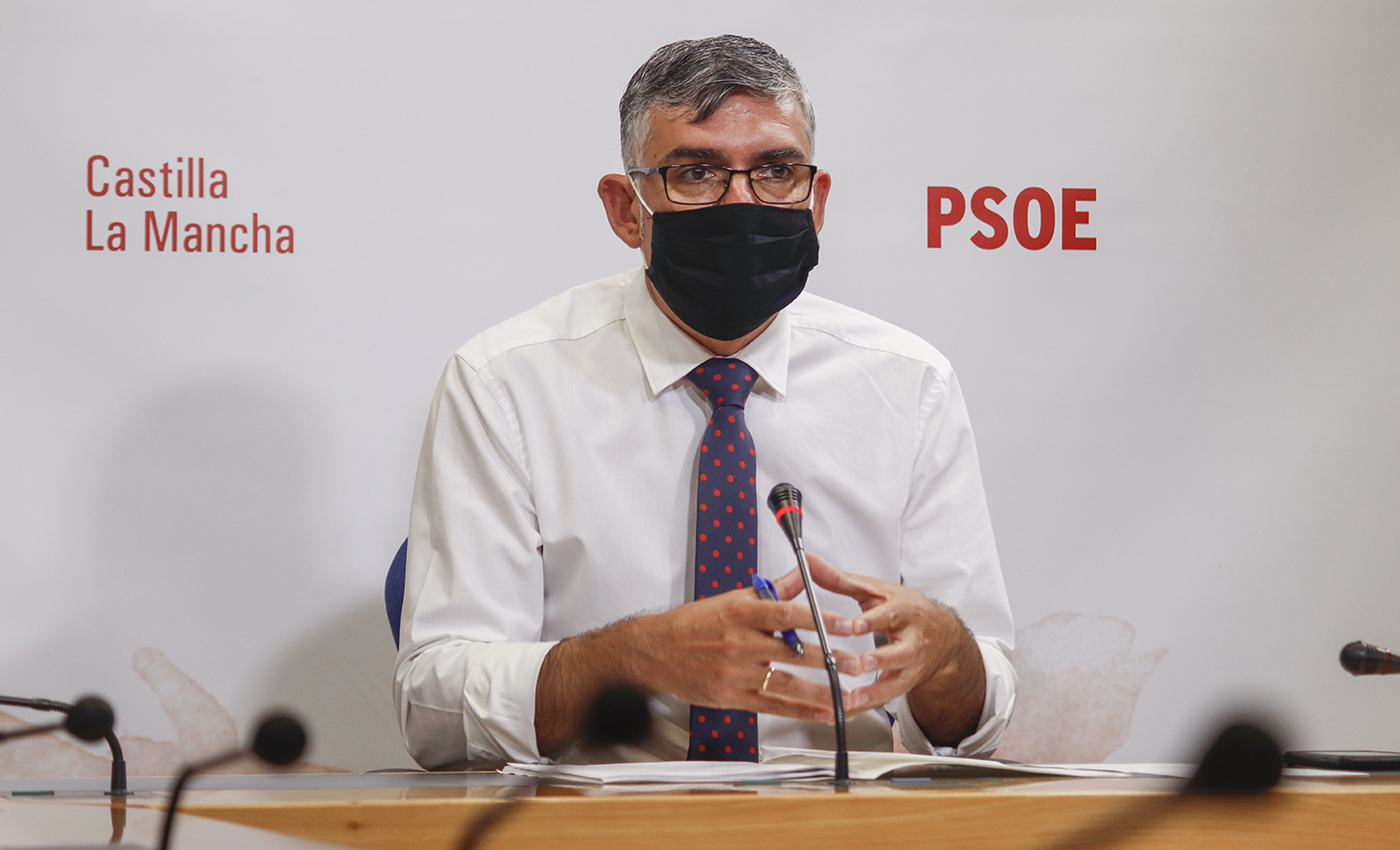 Ángel Tomás Godoy ha criticado las propuestas de test masivos hecha por Paco Núñez.