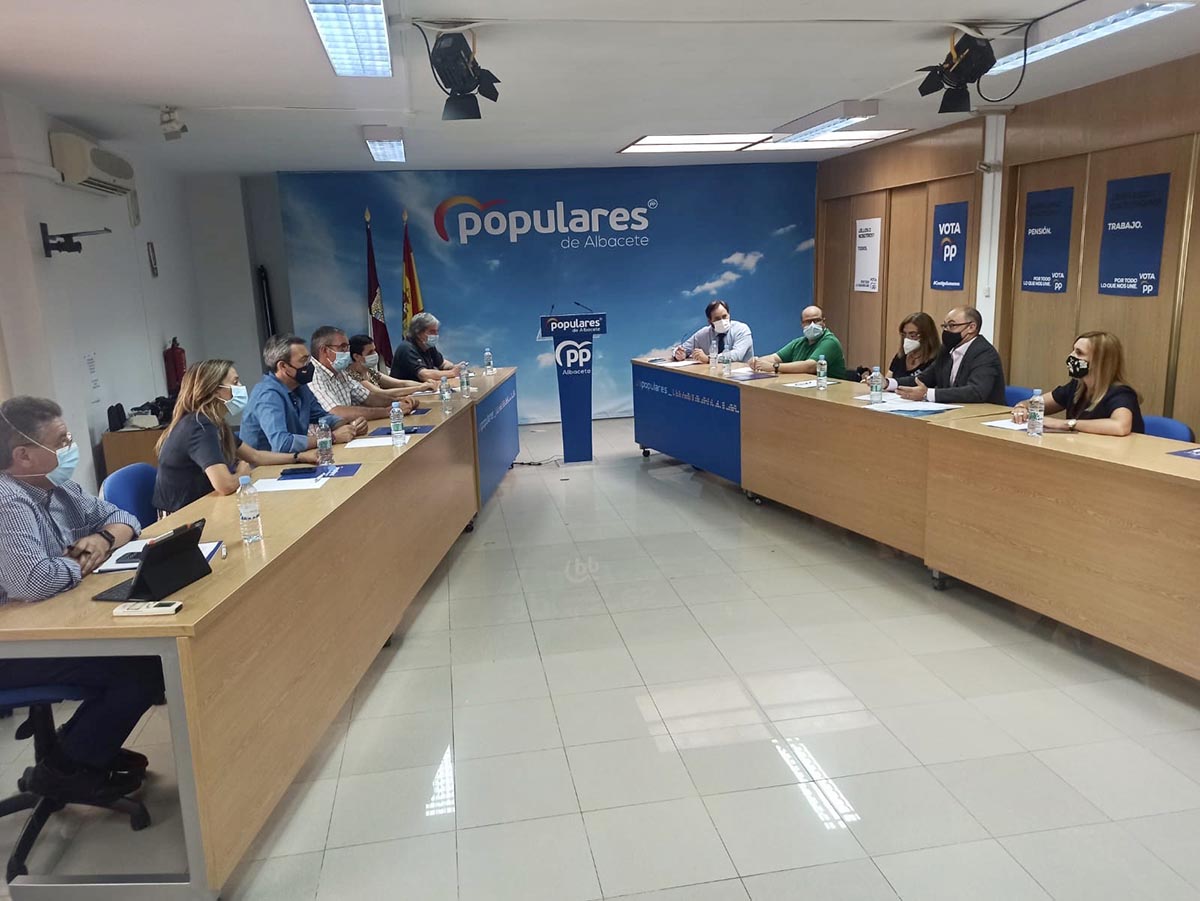 Paco Núñez, presidiendo la Comisión de Sanidad del PP