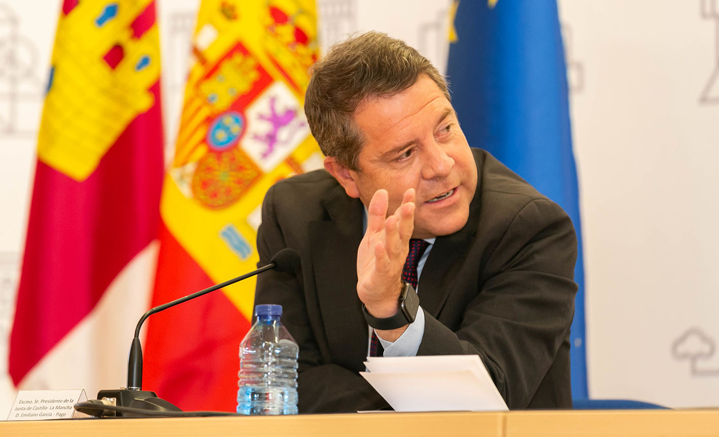 Emiliano García-Page, presidente de CLM, ha afirmado que los niños tienen que volver al cole en perfecto estado de revista, con unas medidas extremas de seguridad en los centros escolares.