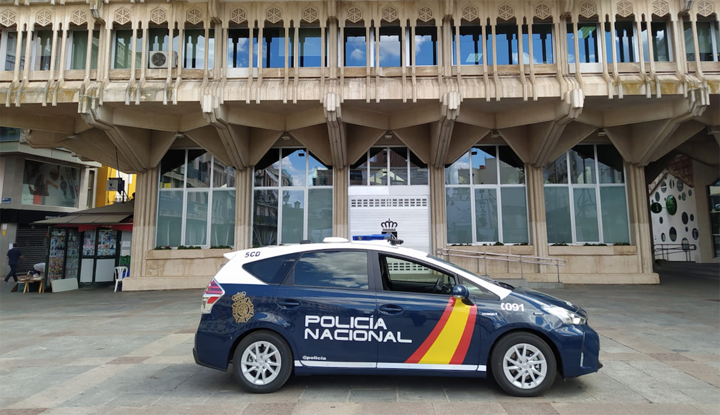 La Policía Nacional persiguió al conductor hasta que a este se le estropeó el coche y se tuvo que detener.