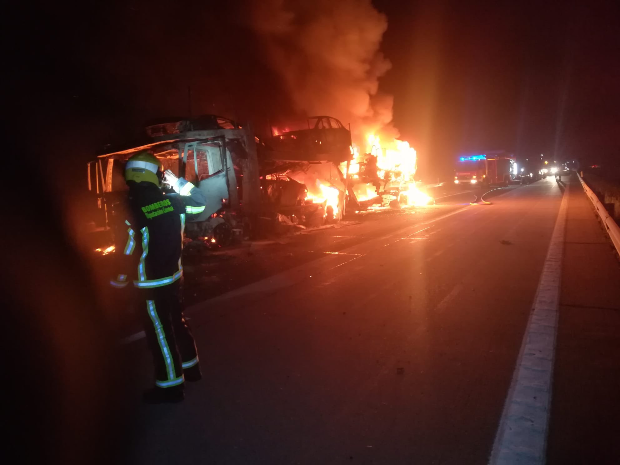 Incendio de un camión en la A-3, en Cuenca.