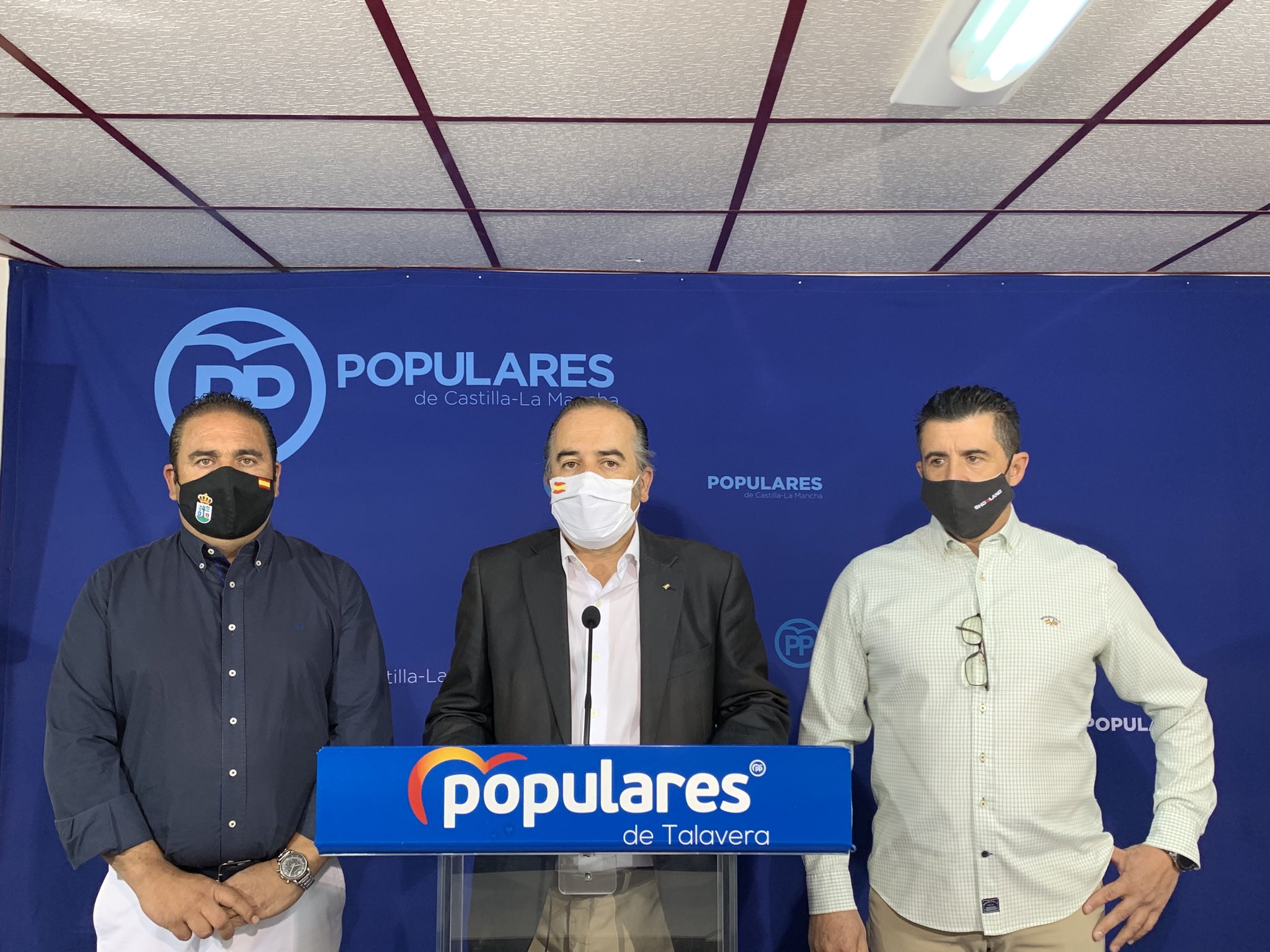 De izquierda a derecha, el alcalde de Pepino, Cito Gil, el presidente del PP de Toledo, José Julián Gregorio, y el alcalde de los Cerralbos, Andrés Gómez