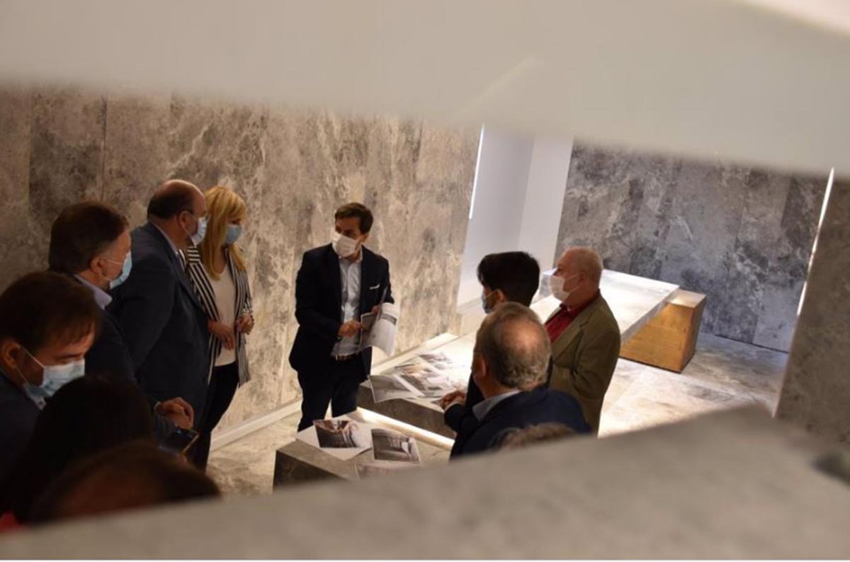 Martínez Guijarro, visitando la intervención en las Casas Colgadas de Cuenca