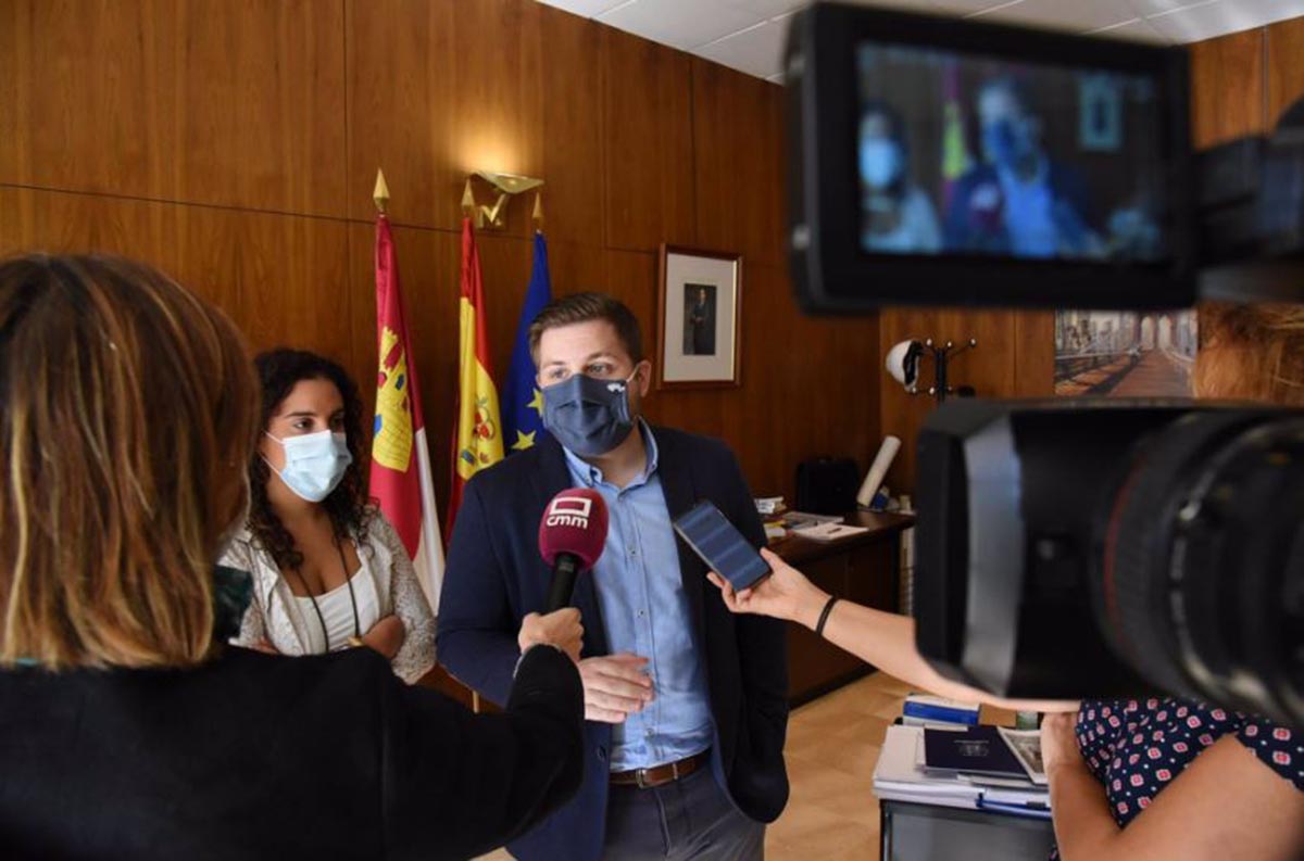 Nacho Hernando, antes de reunirse virtualmente con la presidenta de la FEMP, Tita García Élez