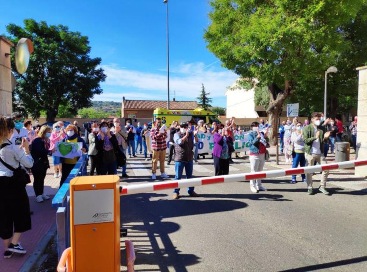 Manifestación por la sanidad pública frente al Hospital de Toledo