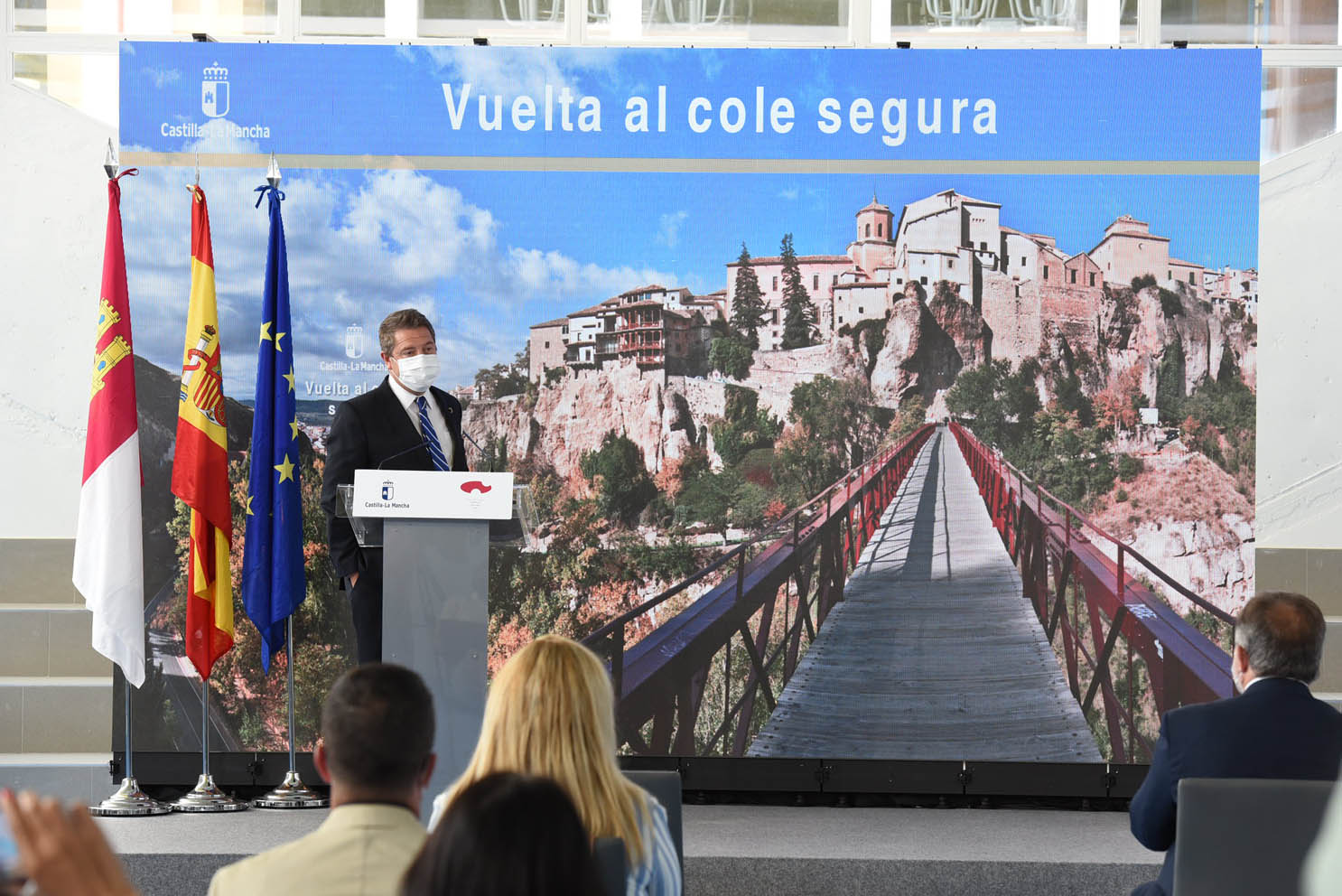 Emiliano García-Page durante la inauguración de la remodelación del Instituto Alfonso VIII.