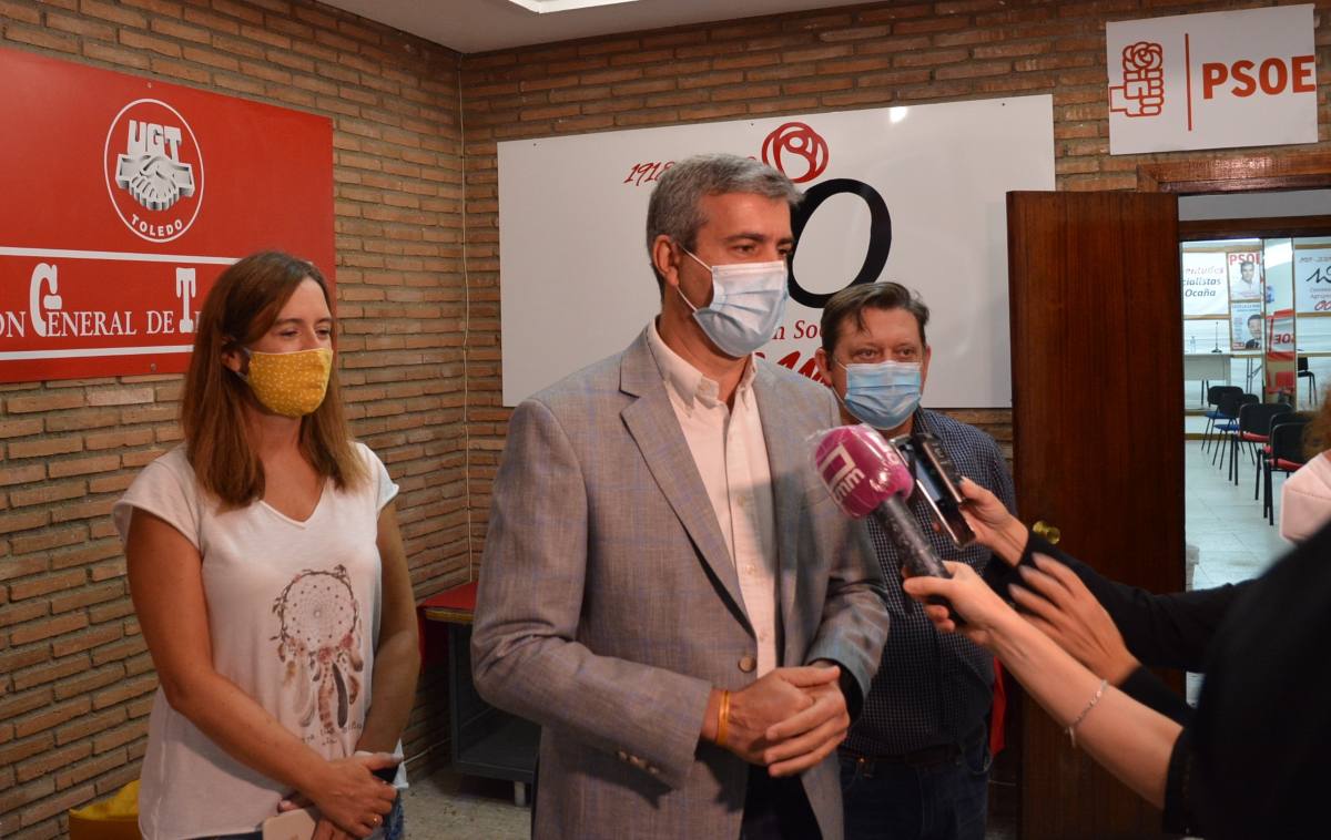 Gutiérrez ha participado en una reunión con alcaldes y portavoces socialistas de municipios de la zona.