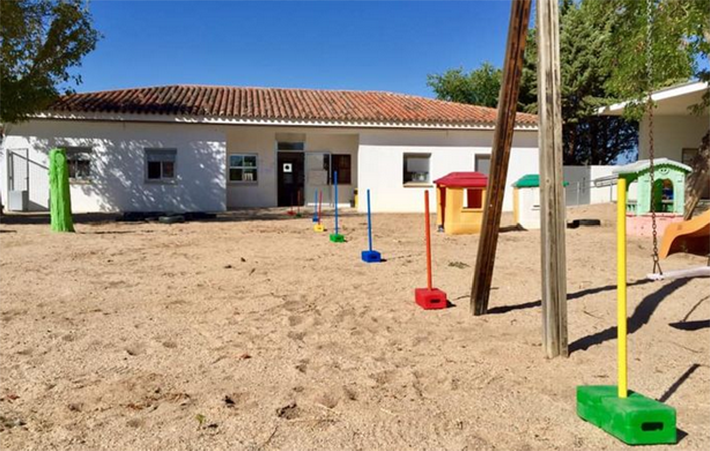 Un aula de cuarto de Primaria del colegio Fábrica de Armas, en Toledo, ha tenido que ser confinada.