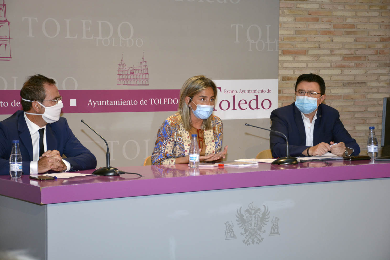 En el centro, la alcaldesa de Toledo, Milagros Tolón.